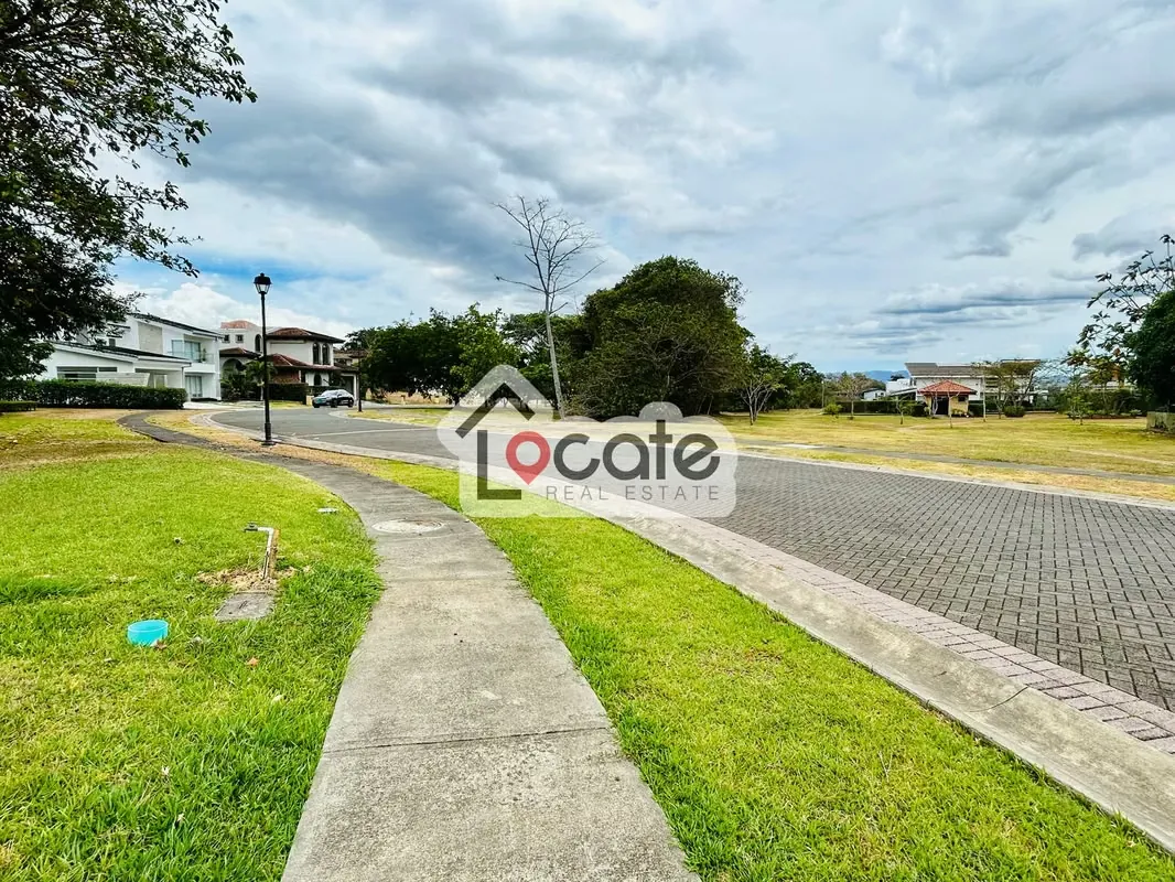 Lot for sale in Hacienda Los Reyes in a gated community, Alajuela
