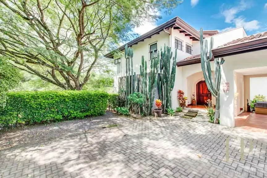 Beautiful home for rent in small condominium Guachipelin Escazu
