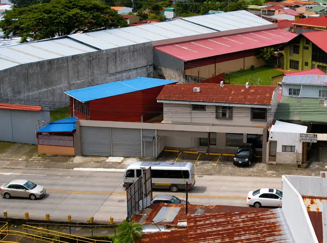 Venta de edificio con oficinas, idóneo para empresas en el Alto de Guadalupe -EU