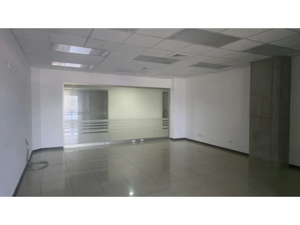 Se ALQUILA Oficina en segundo piso en Edificio Corporativo, Zapote. Diseño con la finalidad de ofrecer espacios de ...