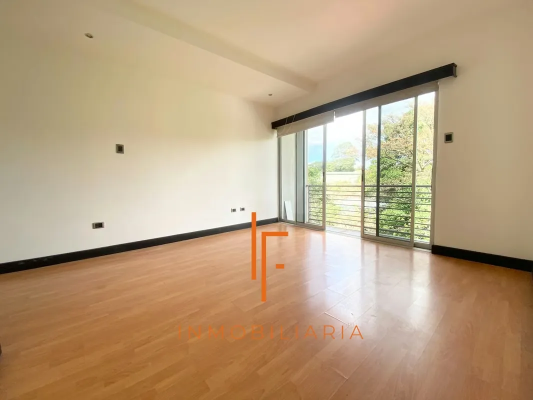 Curridabat, Excellent location near schools, supermarkets and easy access.