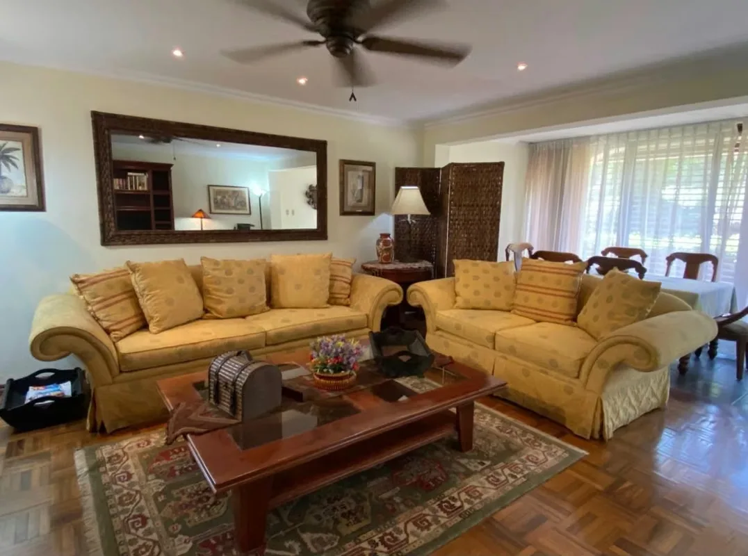 Behind the DoubleTree Cariari Hilton Hotel. Located in Villas de Cariari, with 24-hour security. — photo 4