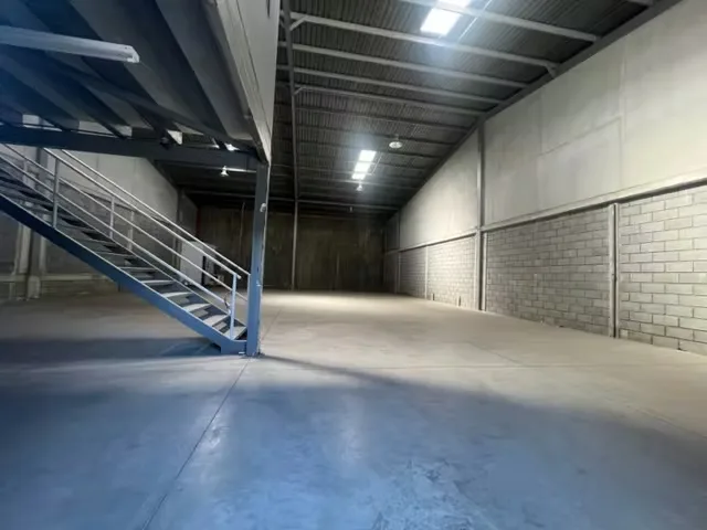 Área total 454m2 (274M2 primer piso + 180m2 de Mezzanine) — photo 2