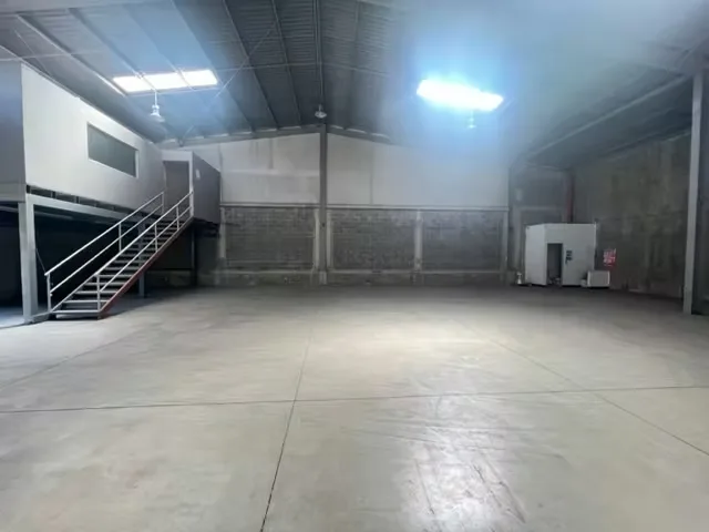 Área total 454m2 (274M2 primer piso + 180m2 de Mezzanine) — photo 3