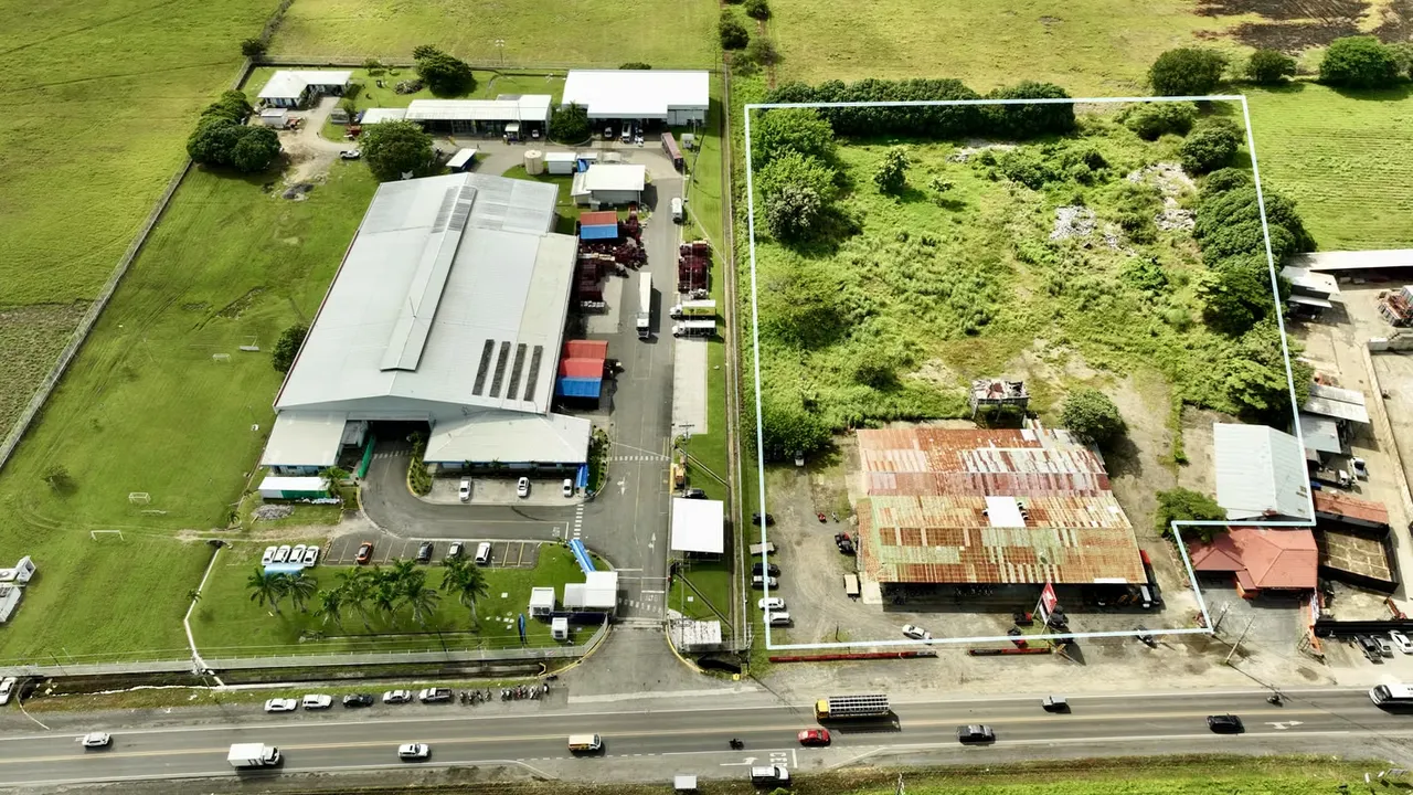 Oportunidad de Inversión: Local Comercial y Lote de 20,000 m² en Liberia