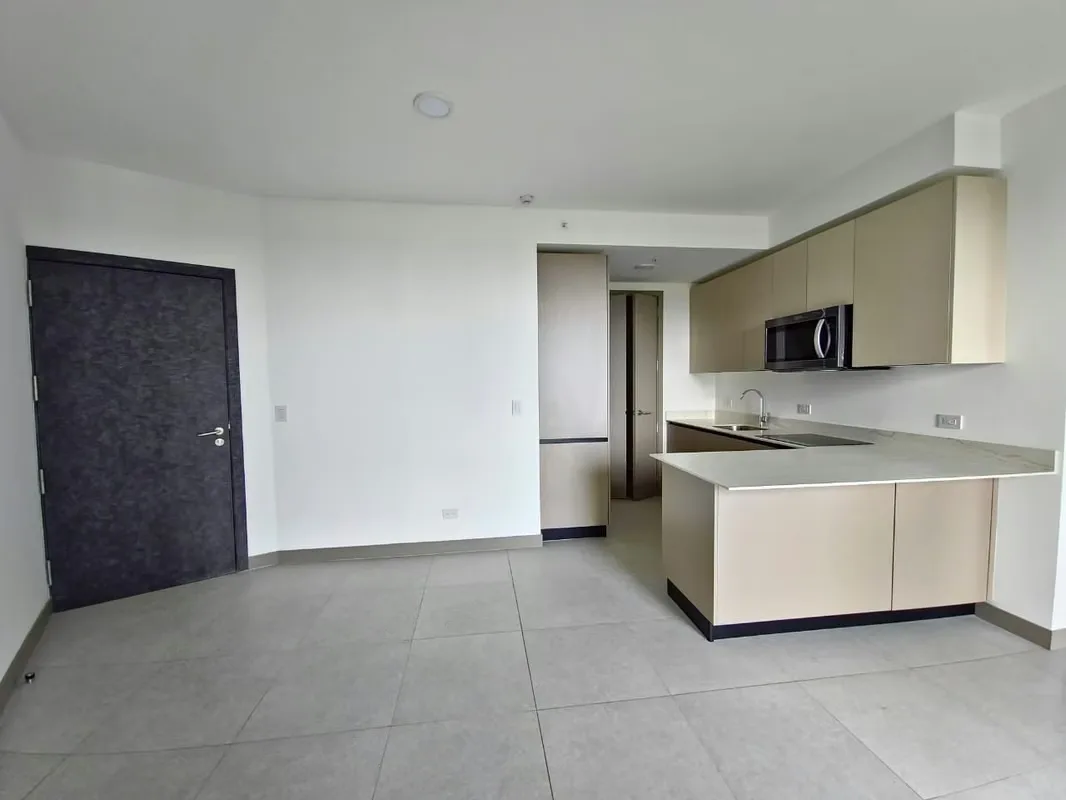 Unfurnished 2-bedroom apartment | full appliances | QBO