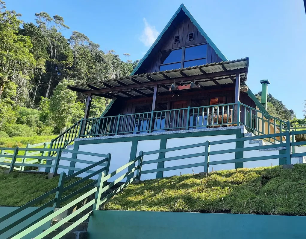 We offer for long-term rent a mountain chalet located on the slopes of the Barva Volcano, Sacramento, Heredia Province. The boutique-quality chalet is on a small working farm situated ...
