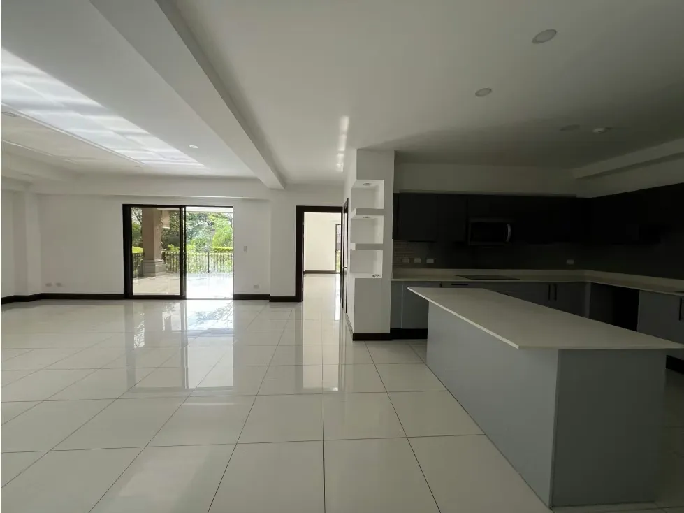 Alquiler o Venta de apartamento en condominio en primera planta