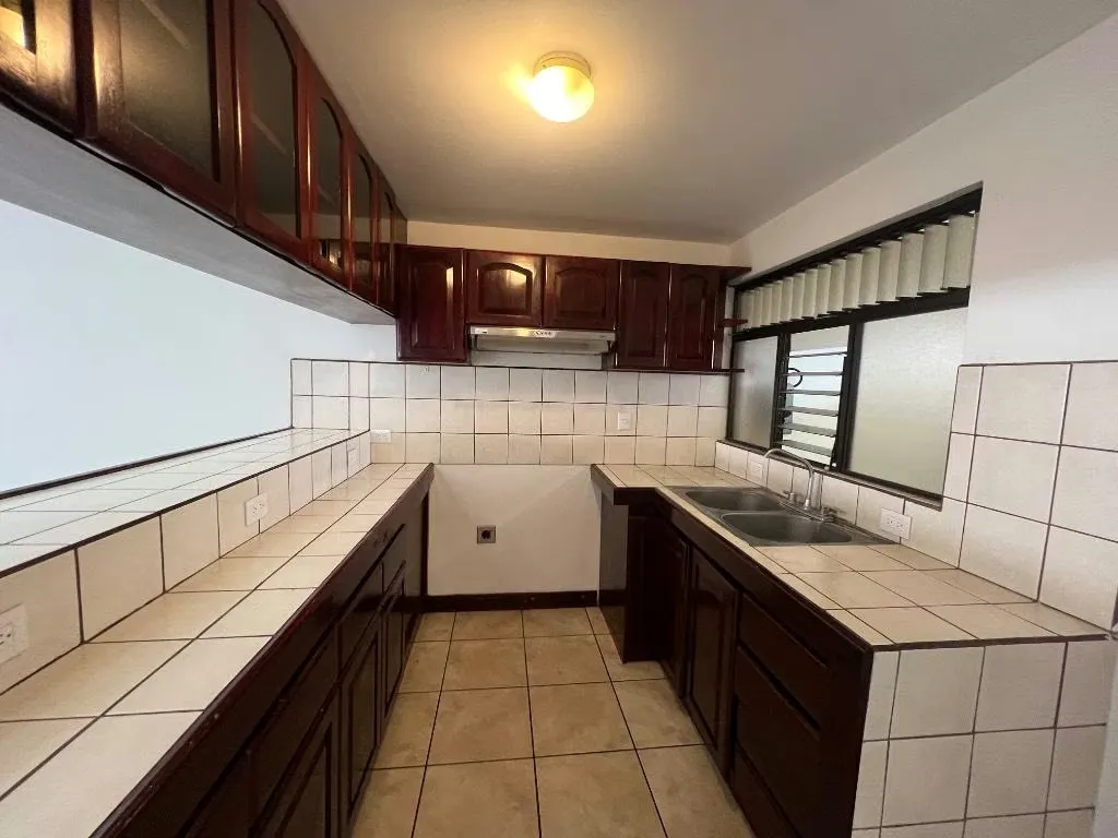ALQUILER DE APARTAMENTO EN TREJOS MONTEALEGRE, ESCAZÚ SIN MUEBLES , 1100 dólares
