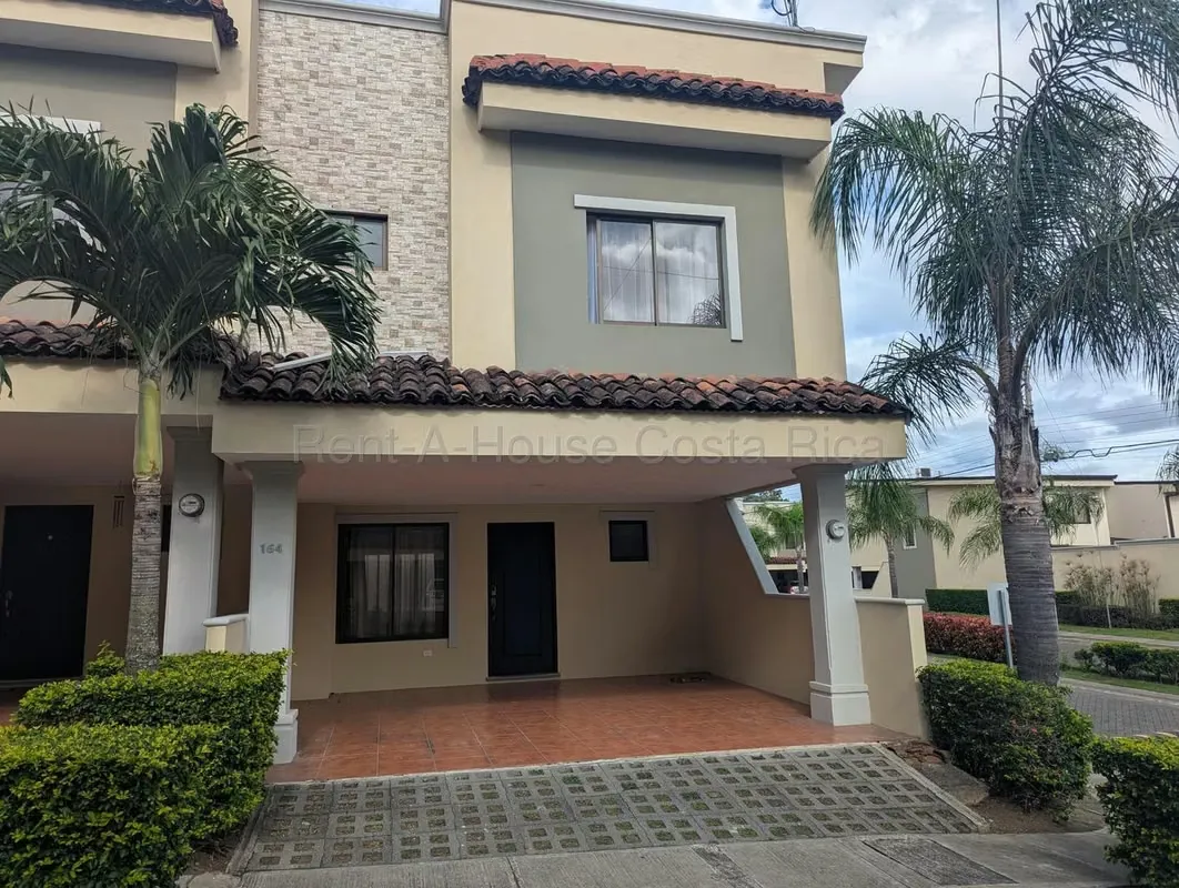 Venta de Casa en Condominio Santa Ana Hills Santa Ana Uruca
