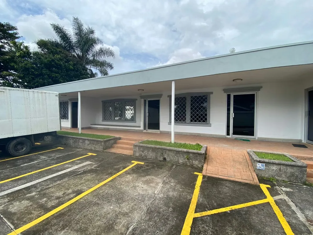Office in Barrio Escalante with the following features: