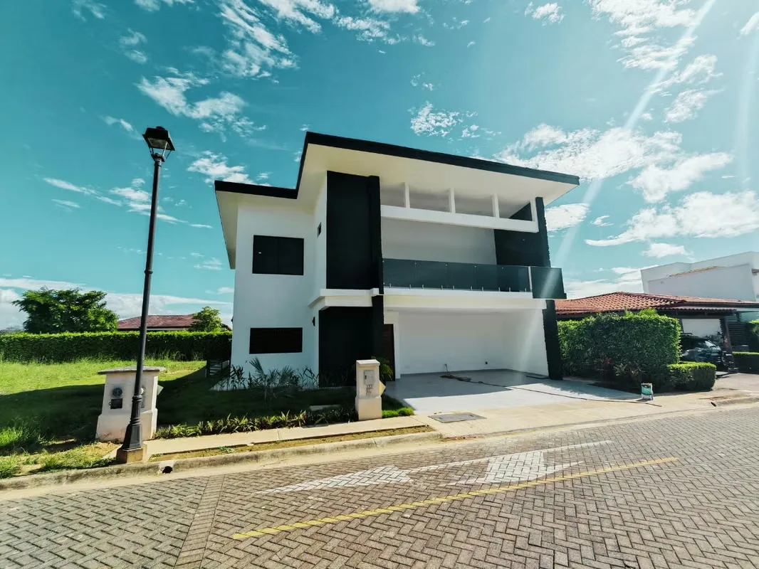Modern House for Sale in Parque del Encino Condominium, Liberia