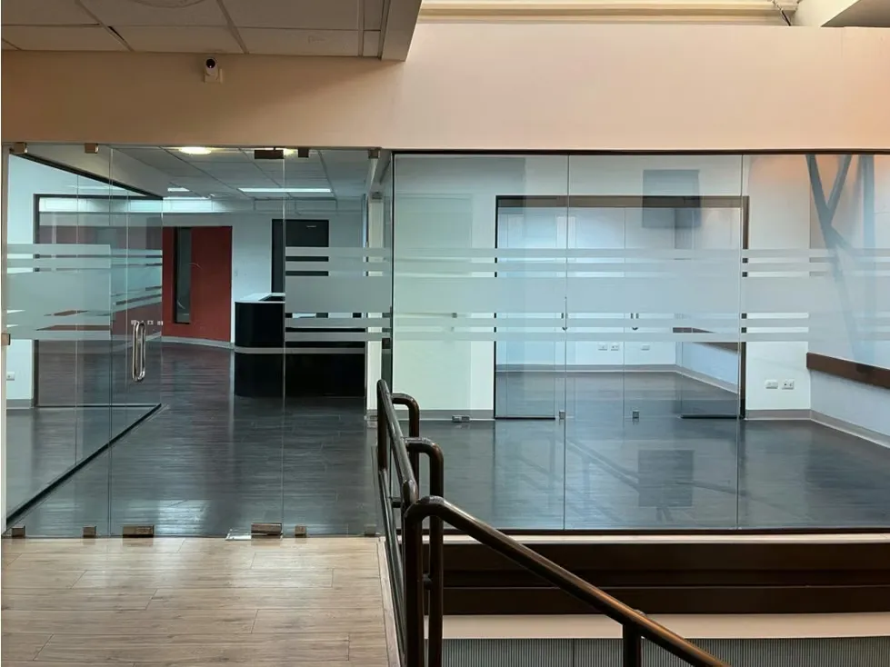 Oficina Amueblada en Guachipelín, incluye servicios