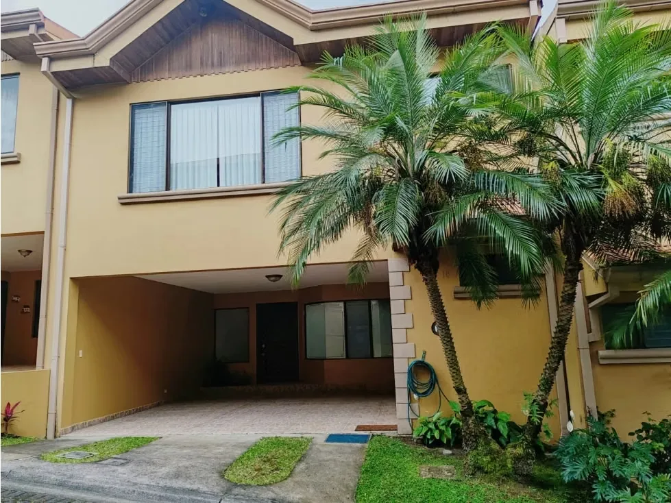 Venta de hermosa casa en condominio
