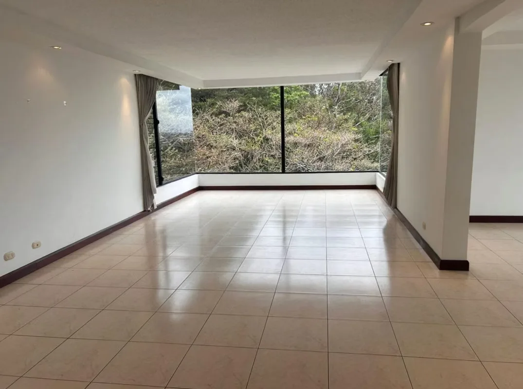 Spacious apartment with spectacular views for sale in Bello Horizonte, Escazú