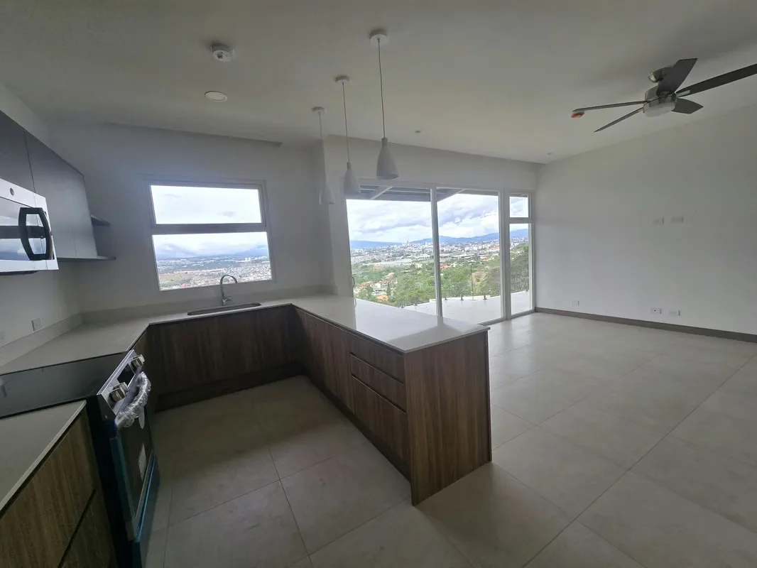 Located in Guachipelín Norte, this elegant house is situated in an exclusive gated community with excellent amenities, ideal for those seeking comfort, privacy, and quality of ... — photo 3