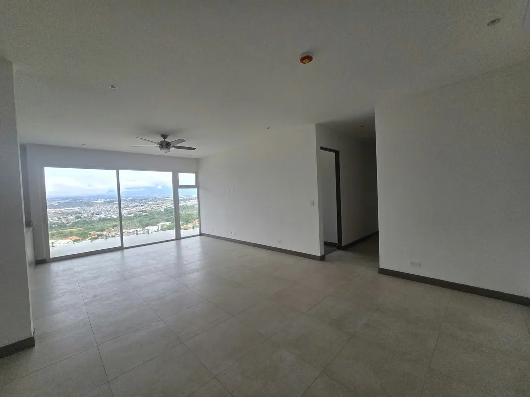 Located in Guachipelín Norte, this elegant house is situated in an exclusive gated community with excellent amenities, ideal for those seeking comfort, privacy, and quality of ... — photo 3