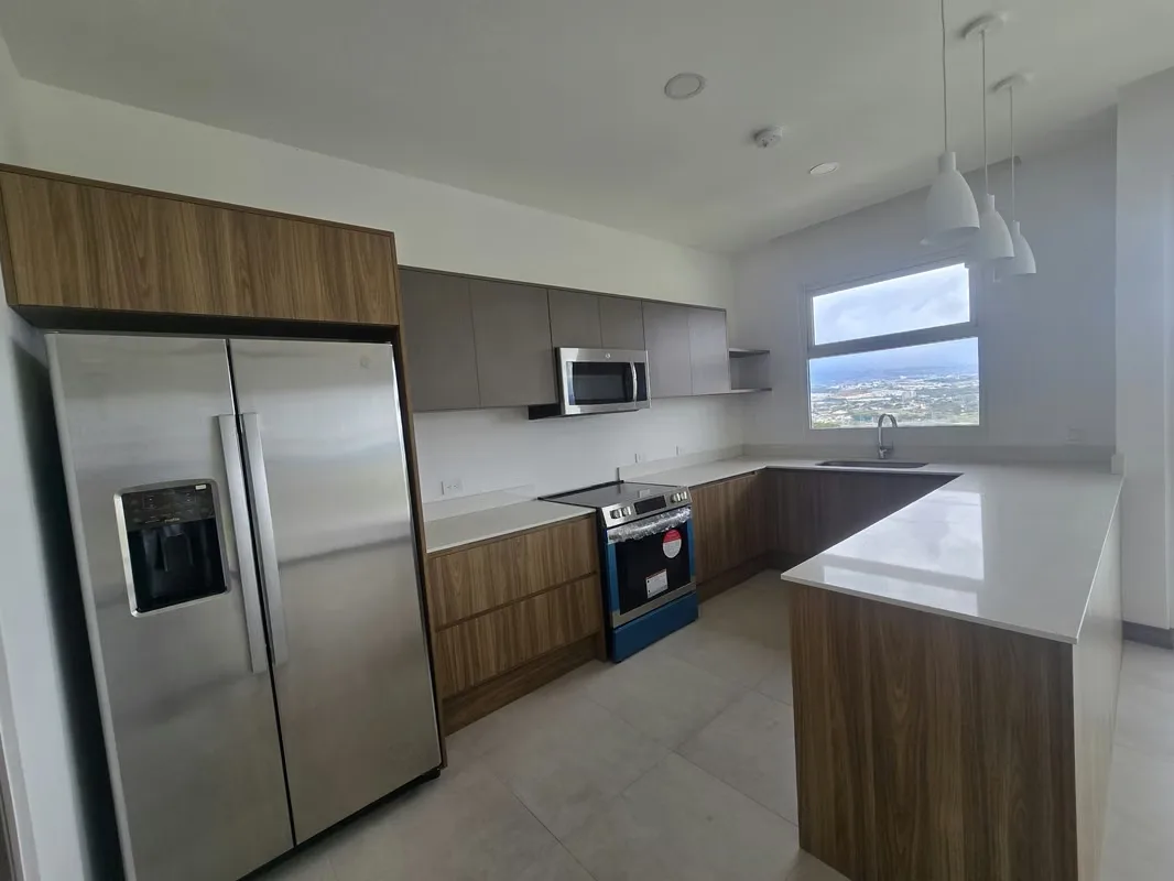 Located in Guachipelín Norte, this elegant house is situated in an exclusive gated community with excellent amenities, ideal for those seeking comfort, privacy, and quality of ... — photo 4