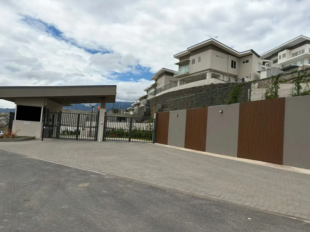 LOT FOR SALE IN CONDOMINIO LOMAS 2370, GUACHIPELÍN – ESCAZÚ