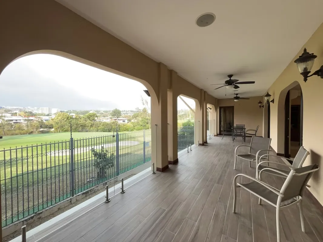 Exceptional location just 10 minutes from Juan Santamaría Airport, property available with a large terrace overlooking the mountains. It ...