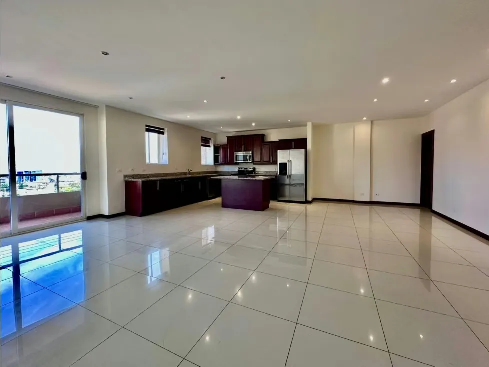 Amplio apartamento con línea blanca en alquiler, Bello Horizonte.