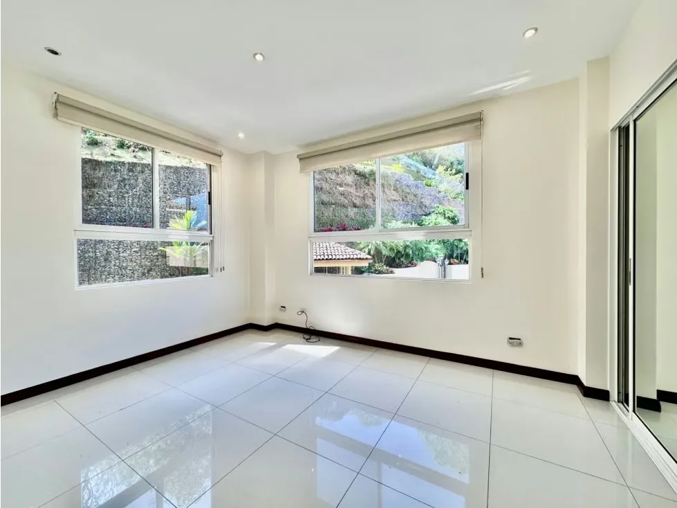 Amplio apartamento con línea blanca en alquiler, Bello Horizonte. — photo 2