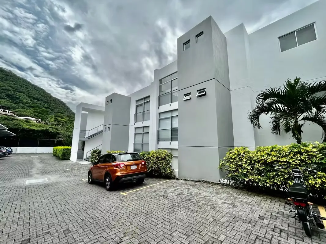 RIO ORO SANTA ANA! SPACIOUS 2 BDR/2BATH CONDO FOR SALE