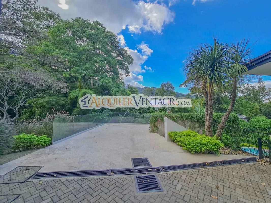 Beautiful luxury home located in an exclusive gated community in San Antonio of Escazu, one of the most prestigious and secure areas in western San Jose. — photo 5