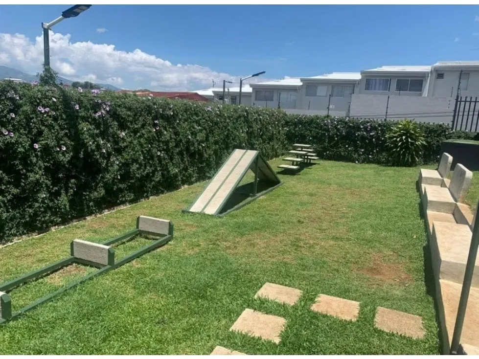 Se vende hermosa casa de 3 hab en Condominio en Barrio Socorro, Santo Domingo de Heredia — photo 2
