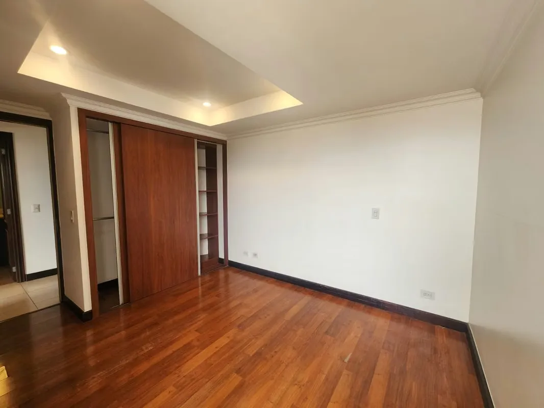 Viva en una de las ubicaciones más privilegiadas de San José, frente a uno de los principales pulmones verdes de la ciudad y con fácil acceso a comercios, restaurantes, centros ... — photo 2
