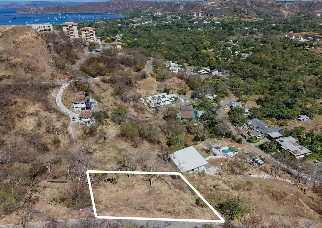 Lote en Coco Bay con servicios e infraestructura para construir