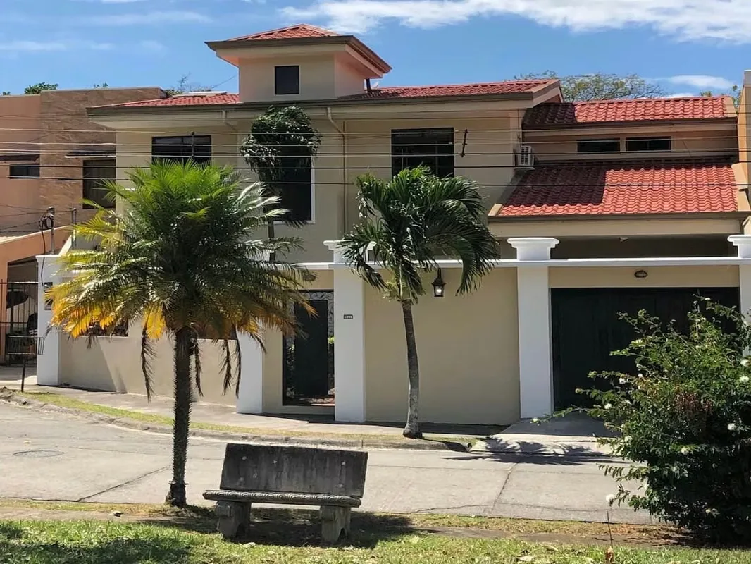 HOUSE FOR SALE AND RENT IN CONDOMINIUM - POZOS, SANTA ANA