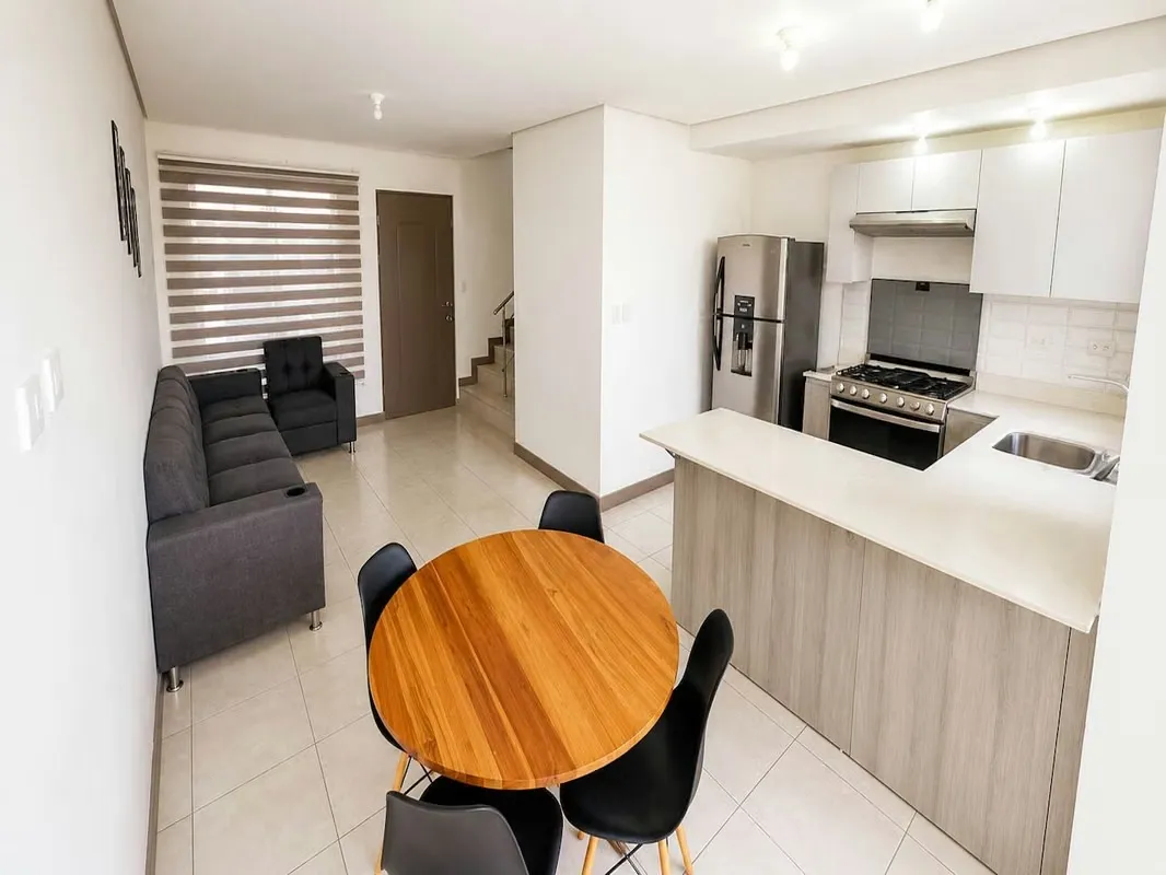 ALQUILER DE CASA EN CONDOMINIO MONTES DE OCA