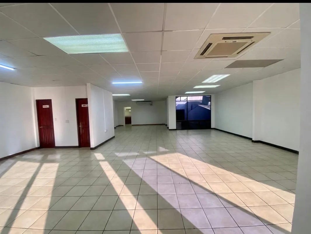 Office for Rent Near Paseo Colón | 160 m² | Air Conditioning — photo 3