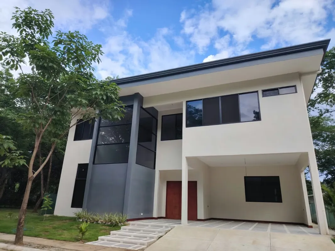 RESIDENCIA EXCEPCIONAL EN LIBERIA/RECIBO