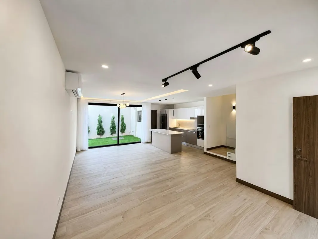 BRAND NEW HOUSE FOR RENT, SANTA ANA URBANO