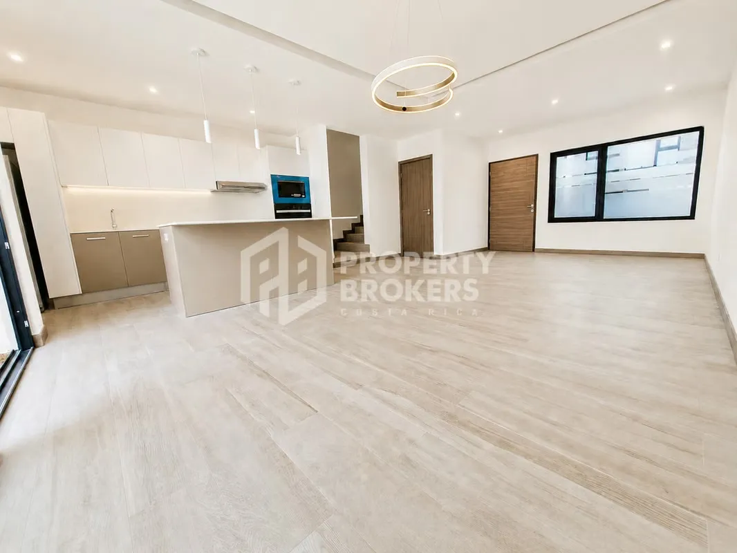Modern and comfortable house in condo with excellent amenities and ...
