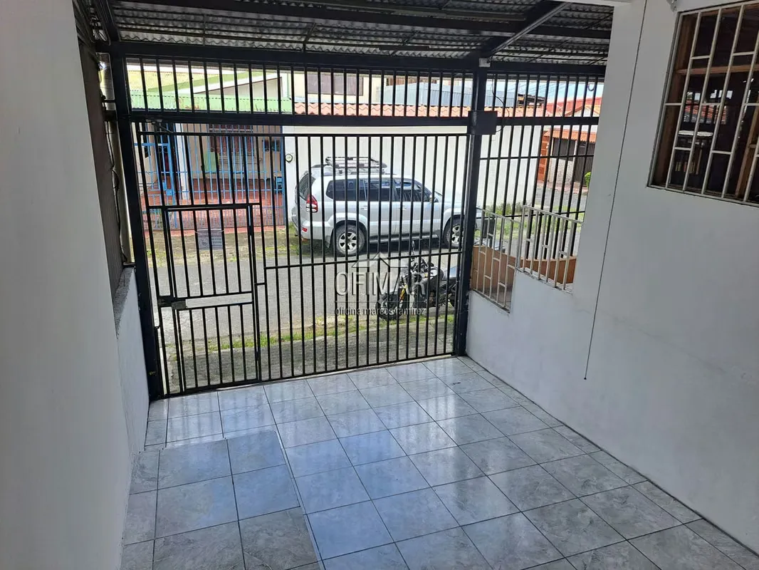 Apartamento en Alajuelita, 3 habitaciones, parqueo SA-163