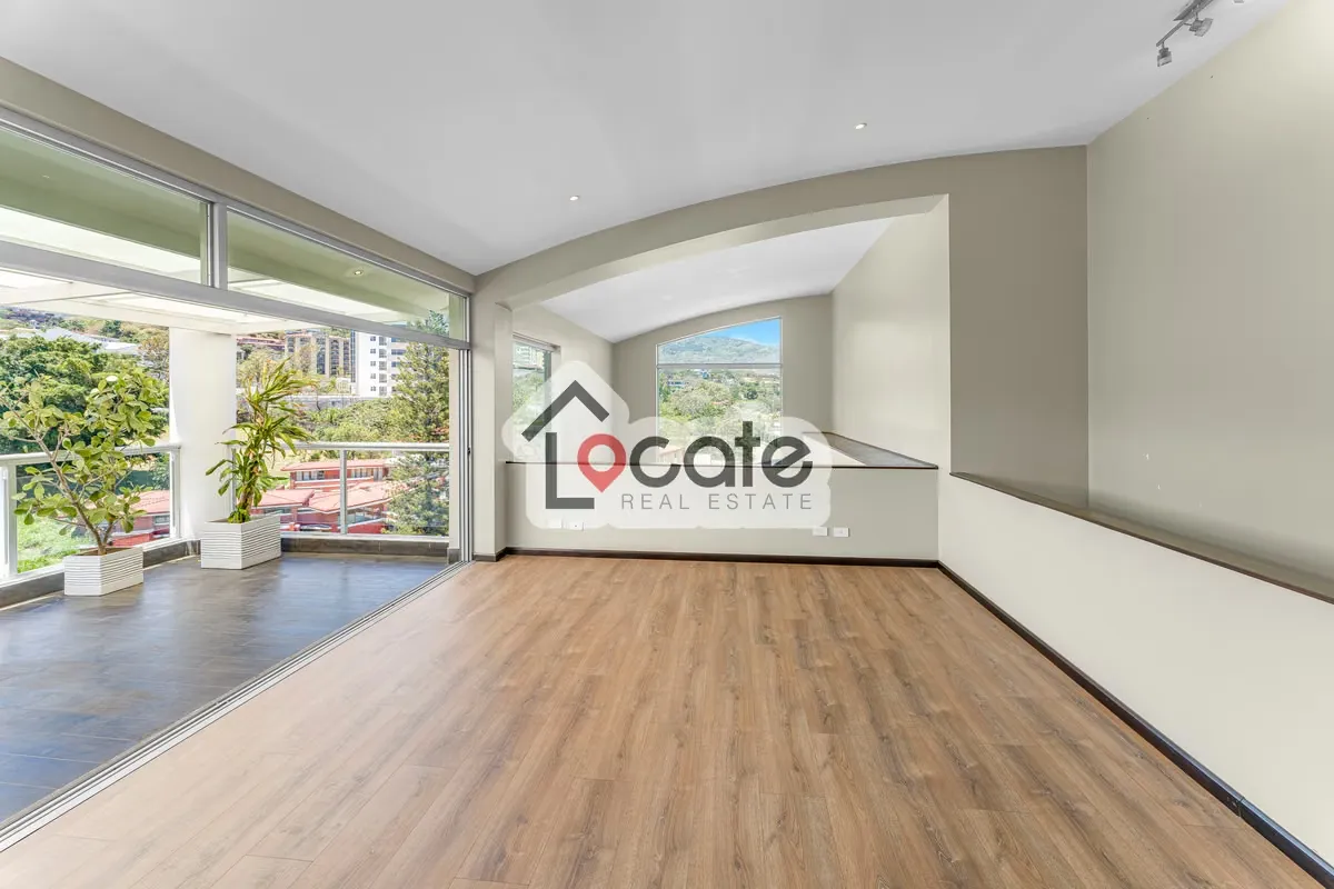 Alquiler de Apartamento Penthouse en Escazu de 2 Pisos.