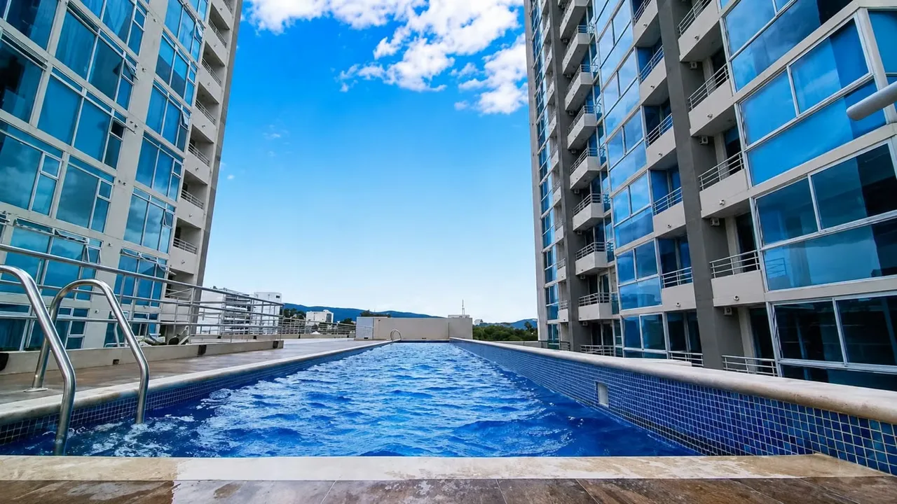 Descubra una excelente oportunidad de inversión o vivienda en Torres Los Yoses, uno de los condominios más exclusivos y demandados del este de San José. Este moderno apartamento, ... — photo 2