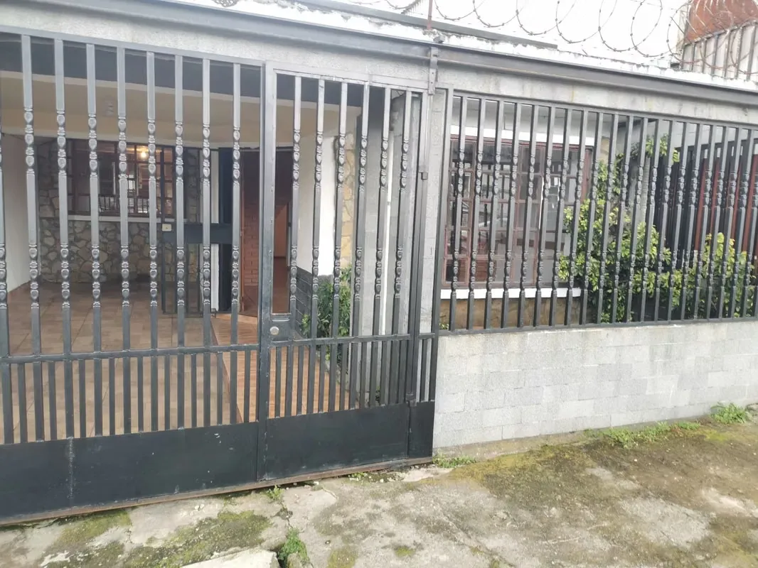 Casa en Barrio Fatima Urbanización doña Flora costado oeste plantel Jasec
