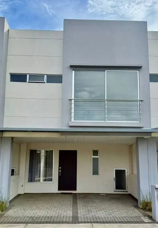 SE VENDE HERMOSA CASA en condominio en Mercedes Norte de Heredia