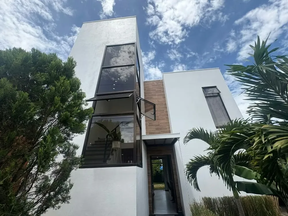 Venta de Casa en Residencial de Santa BarbaraHeredia