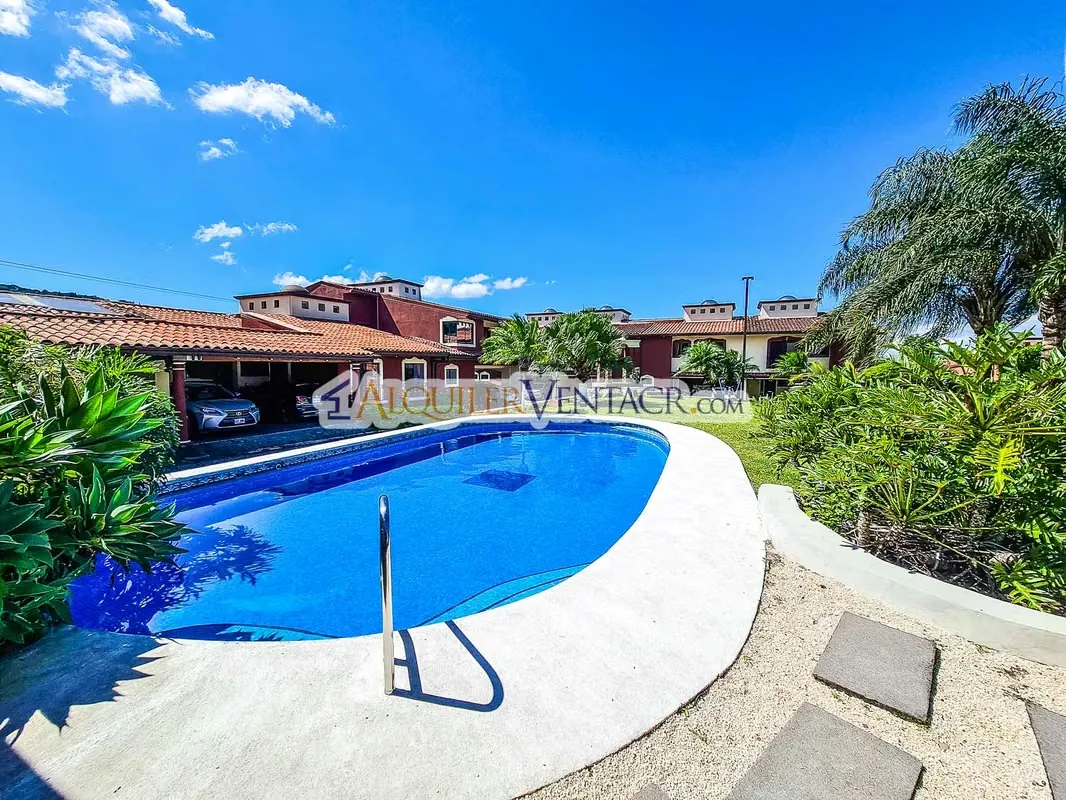 CONDO DE 300 M2 DE 4 HABIT.+ DE SERVICIO EN BRASIL DE MORA SANTA ANA