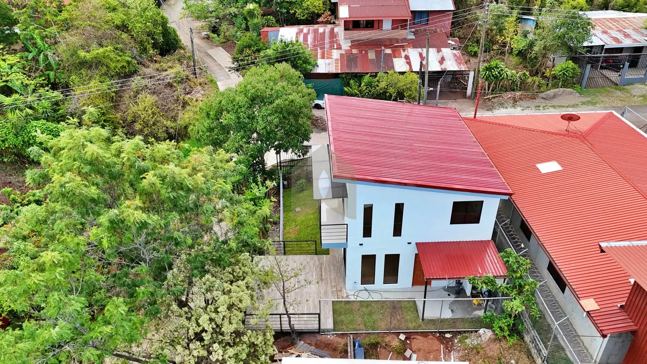 House with financing for sale in Aserrí