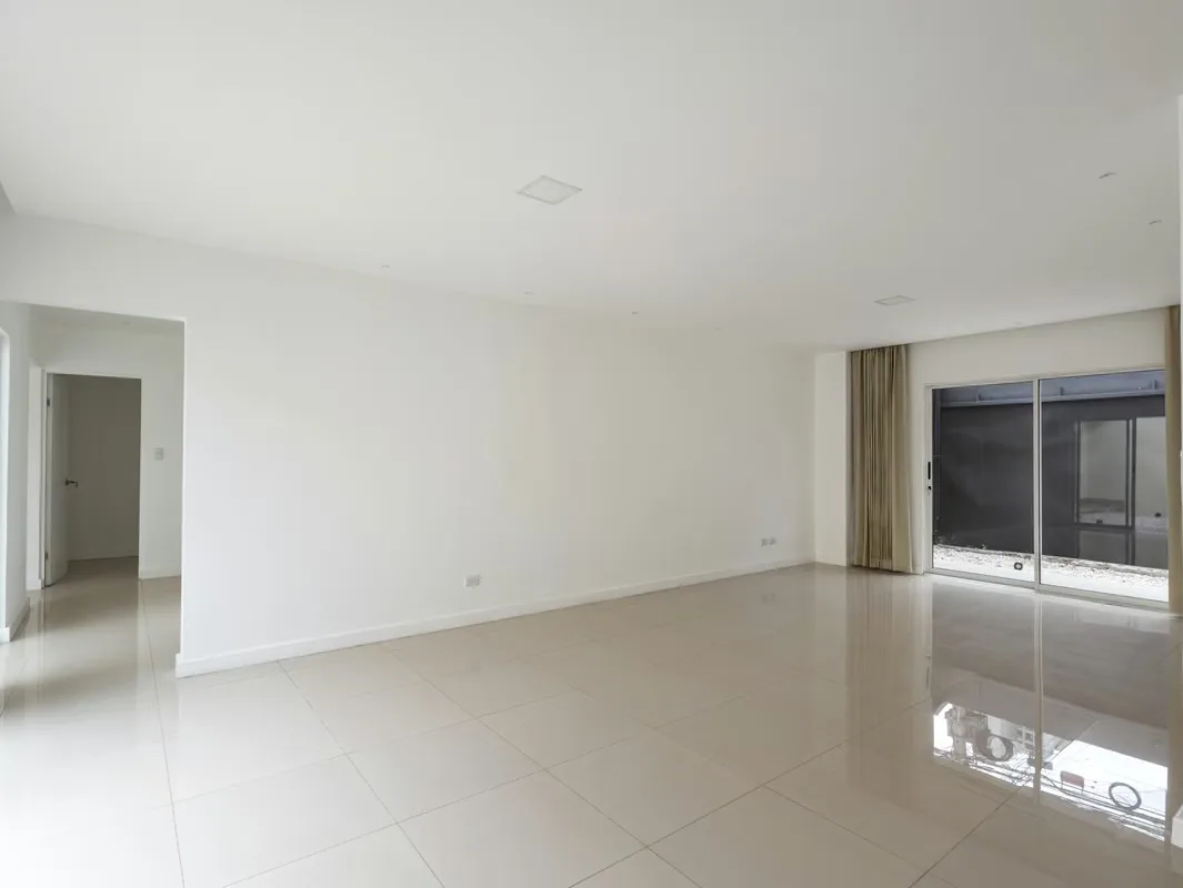 Hermosa casa de un nivel, completamente renovada, ubicada en Francisco Peralta, una zona estratégica de San José, ideal para vivienda, oficinas, consultorios, academia, centro de ... — photo 4
