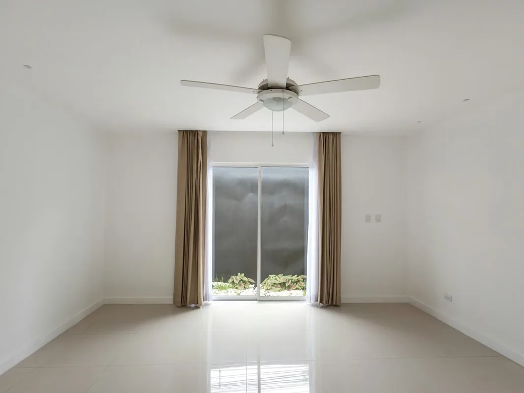 Hermosa casa de un nivel, completamente renovada, ubicada en Francisco Peralta, una zona estratégica de San José, ideal para vivienda, oficinas, consultorios, academia, centro de ... — photo 5