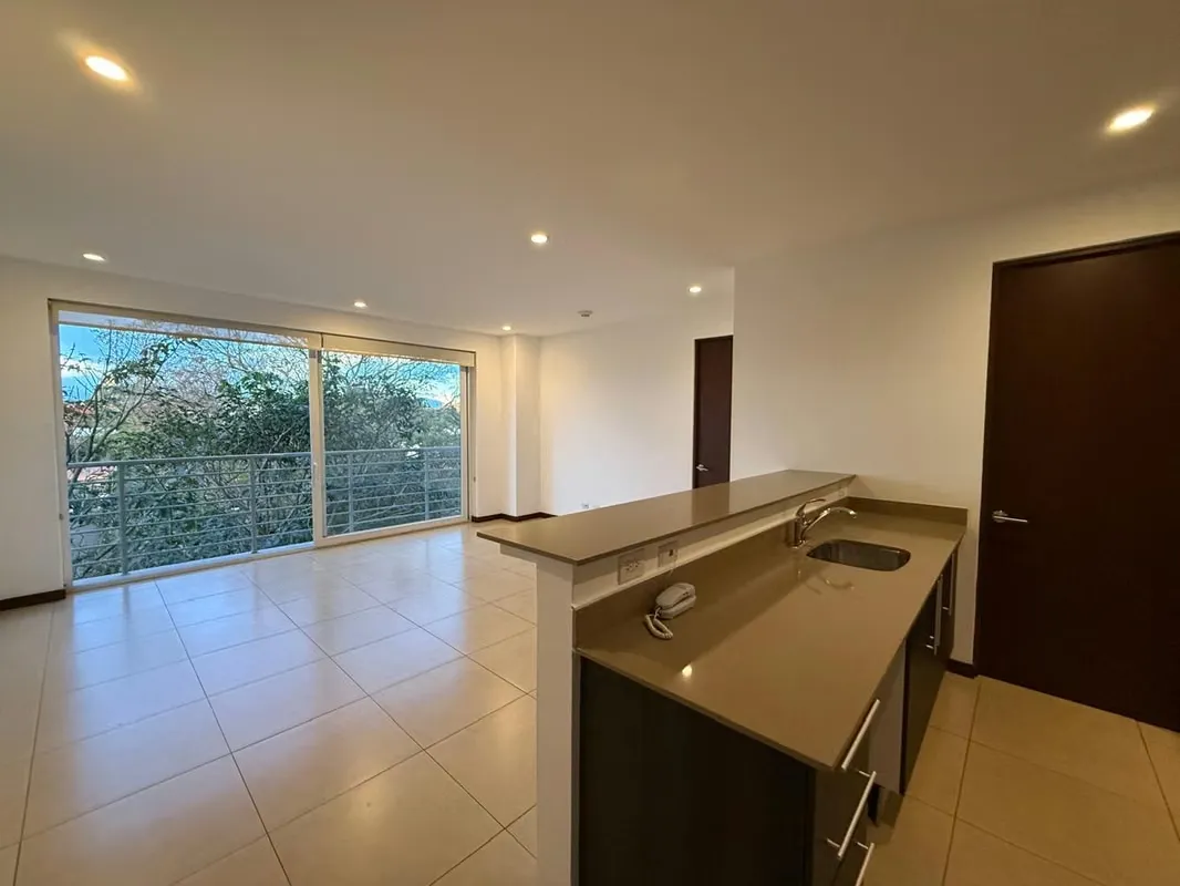 El mercado inmobiliario en Escazú continúa mostrando un dinamismo notable, atrayendo a compradores locales e internacionales que persiguen estabilidad y valor a largo plazo. En este ...