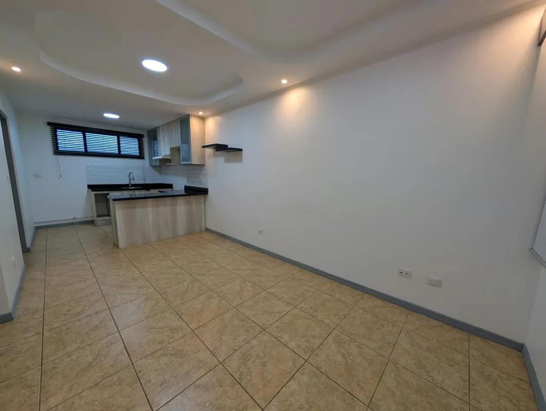 Apartment with excellent location, close to supermarkets, shopping centers, schools and banks. — photo 2