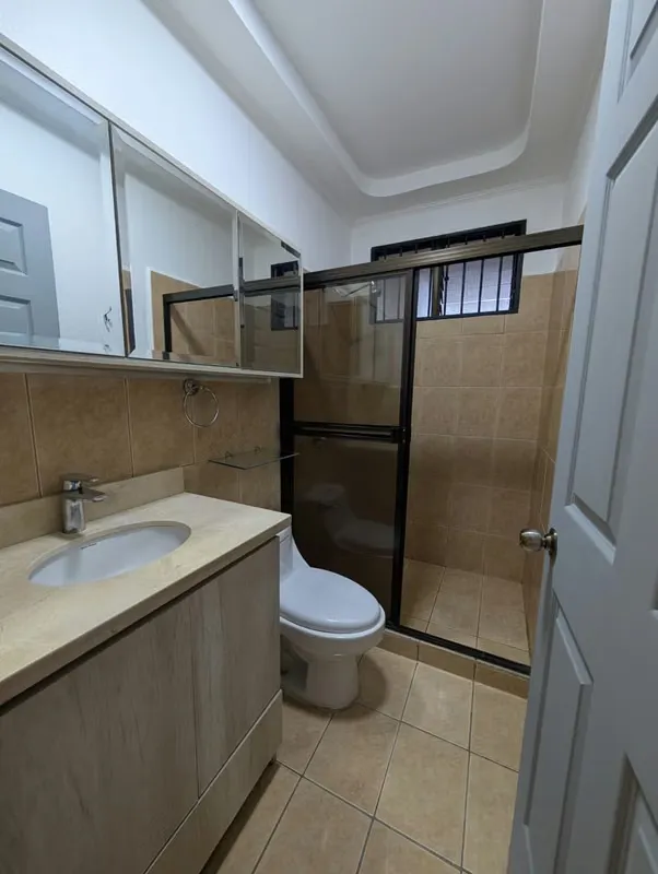 Apartment with excellent location, close to supermarkets, shopping centers, schools and banks. — photo 3